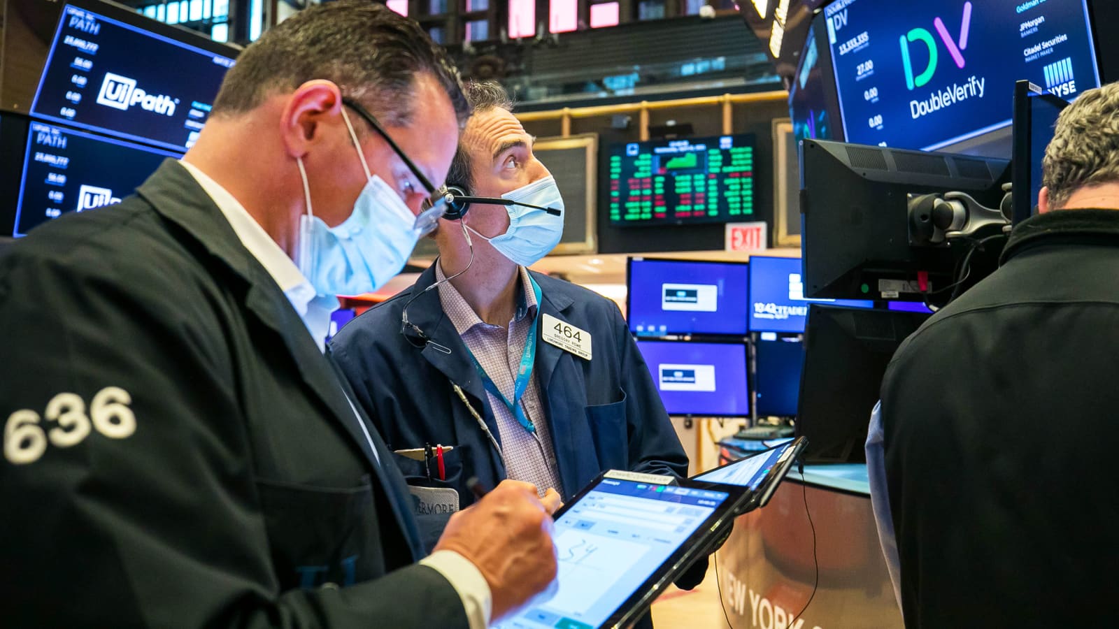 Dow closes 100 points lower as hot expansion report dominates strong earnings